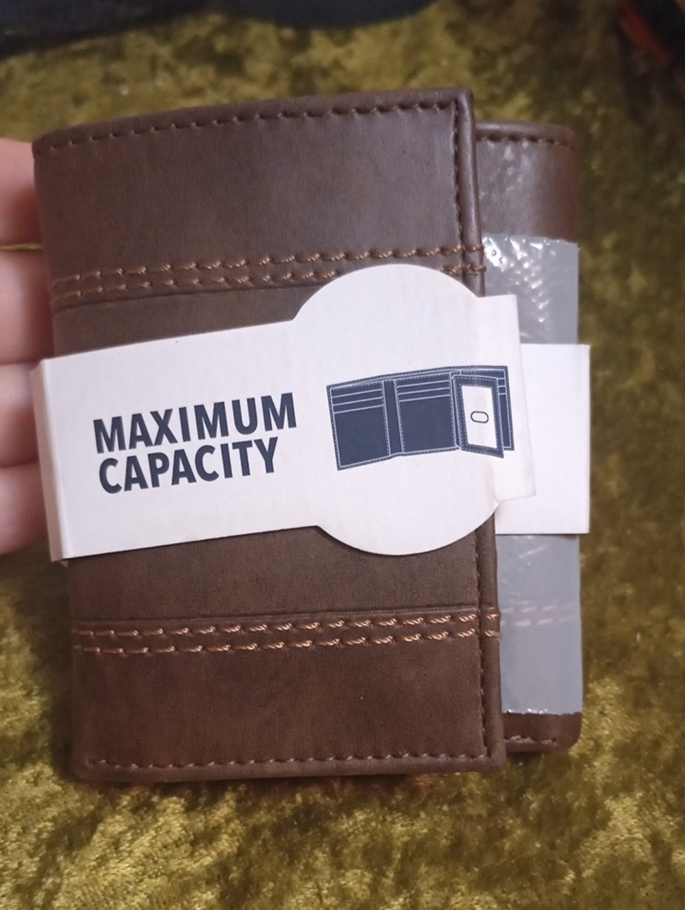 Dockers Men's Brown Trifold Wallet - Maximum Capacity New